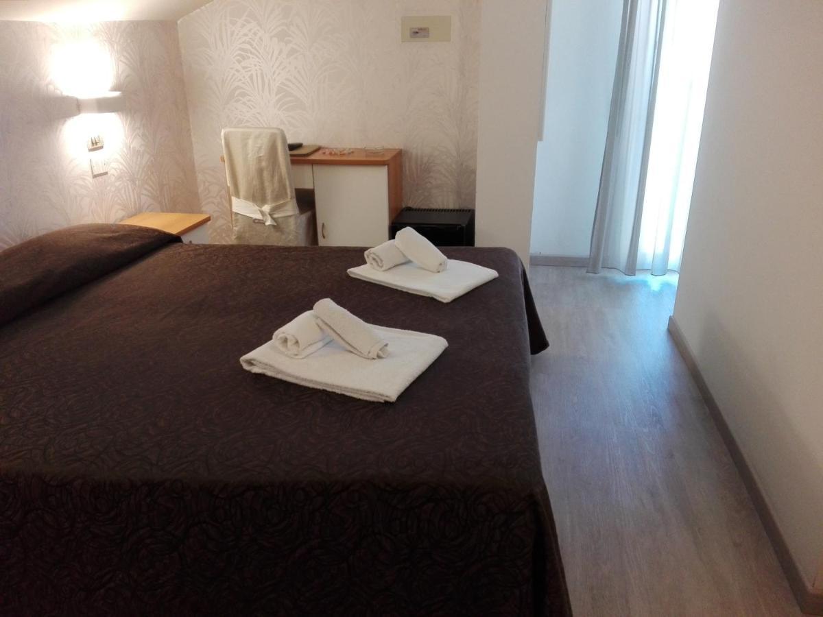 Hotel Ermeti B&B Brunch Riccione Dış mekan fotoğraf