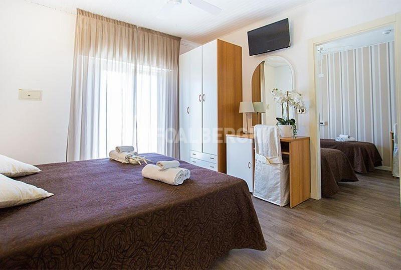 Hotel Ermeti B&B Brunch Riccione Dış mekan fotoğraf