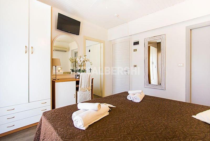 Hotel Ermeti B&B Brunch Riccione Dış mekan fotoğraf