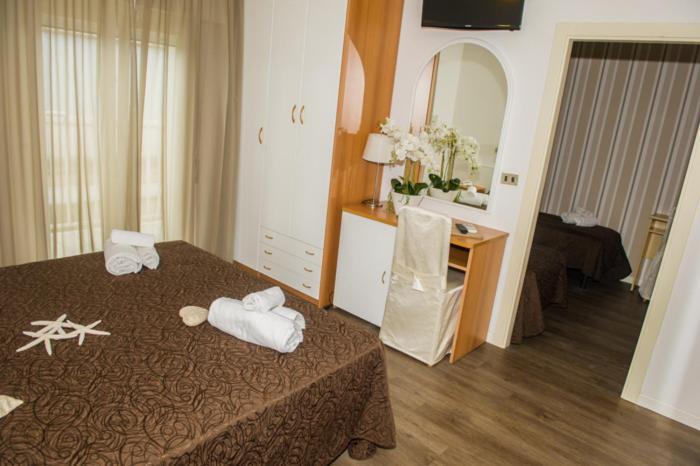 Hotel Ermeti B&B Brunch Riccione Dış mekan fotoğraf