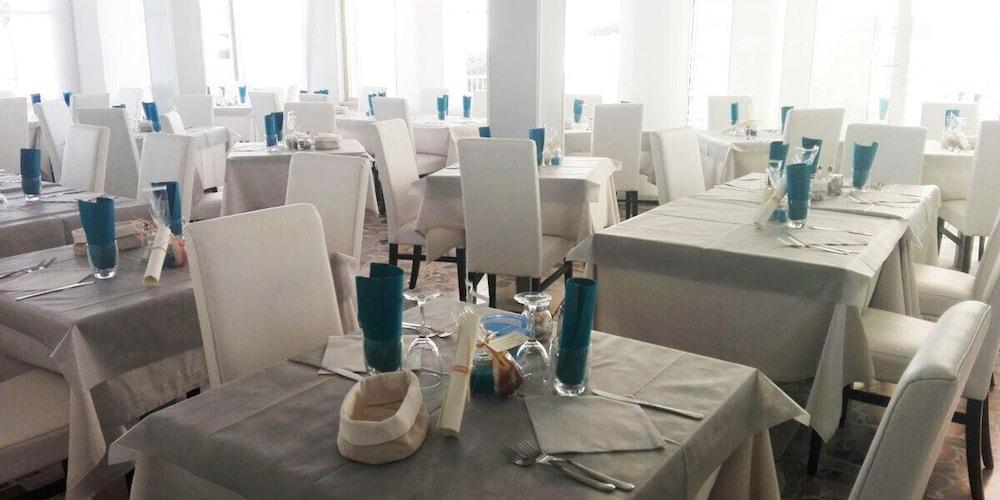 Hotel Ermeti B&B Brunch Riccione Dış mekan fotoğraf