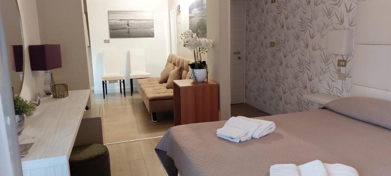 Hotel Ermeti B&B Brunch Riccione Dış mekan fotoğraf