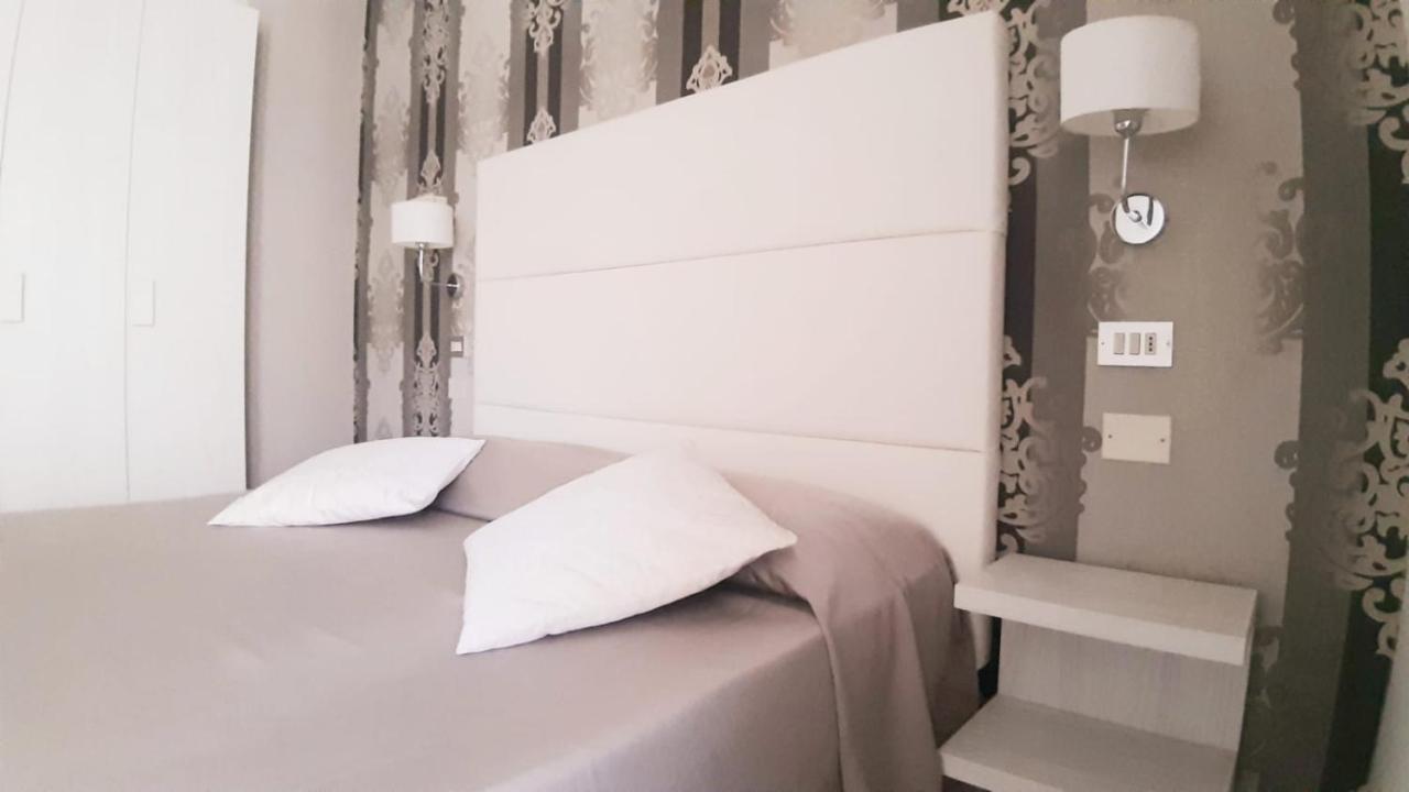 Hotel Ermeti B&B Brunch Riccione Dış mekan fotoğraf