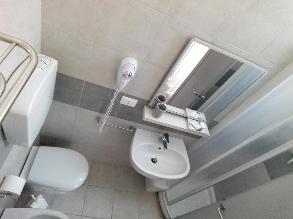 Hotel Ermeti B&B Brunch Riccione Dış mekan fotoğraf