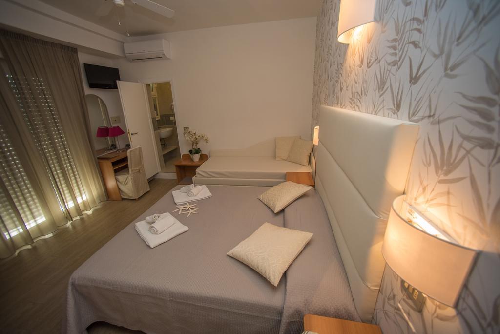 Hotel Ermeti B&B Brunch Riccione Dış mekan fotoğraf