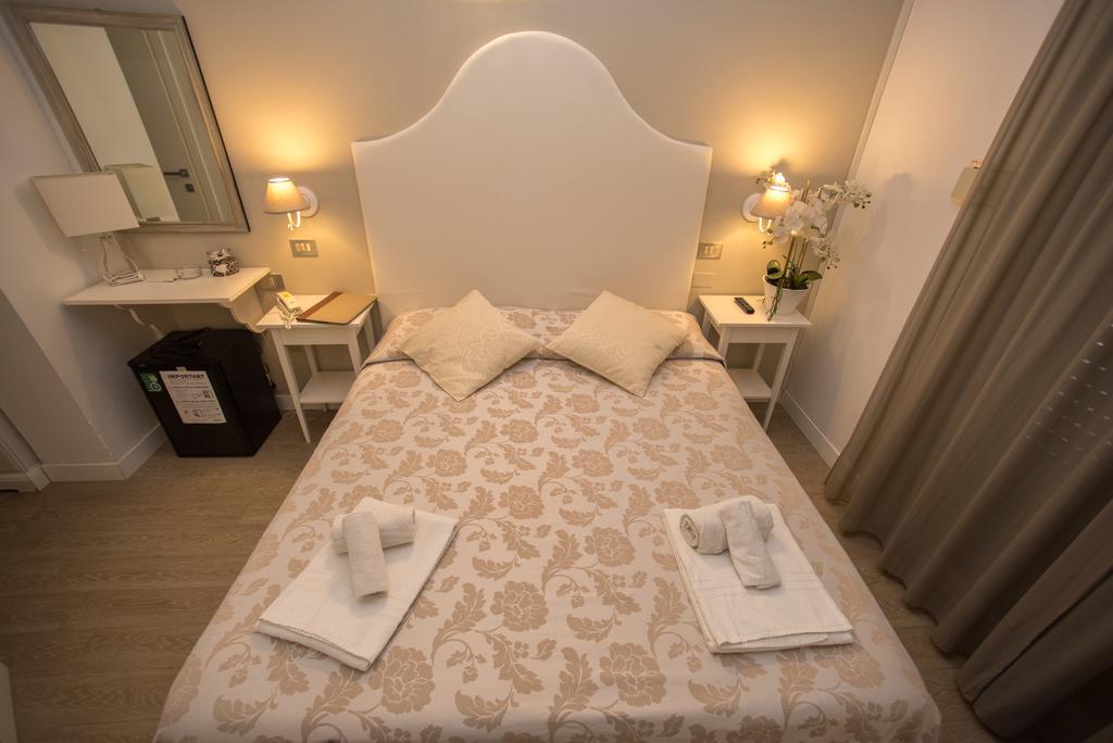 Hotel Ermeti B&B Brunch Riccione Dış mekan fotoğraf