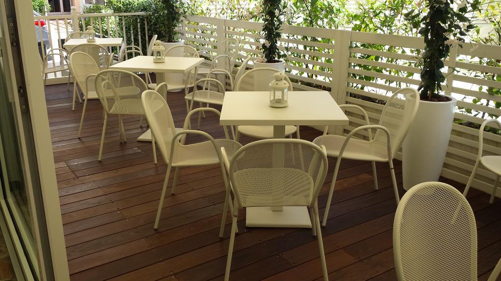 Hotel Ermeti B&B Brunch Riccione Dış mekan fotoğraf