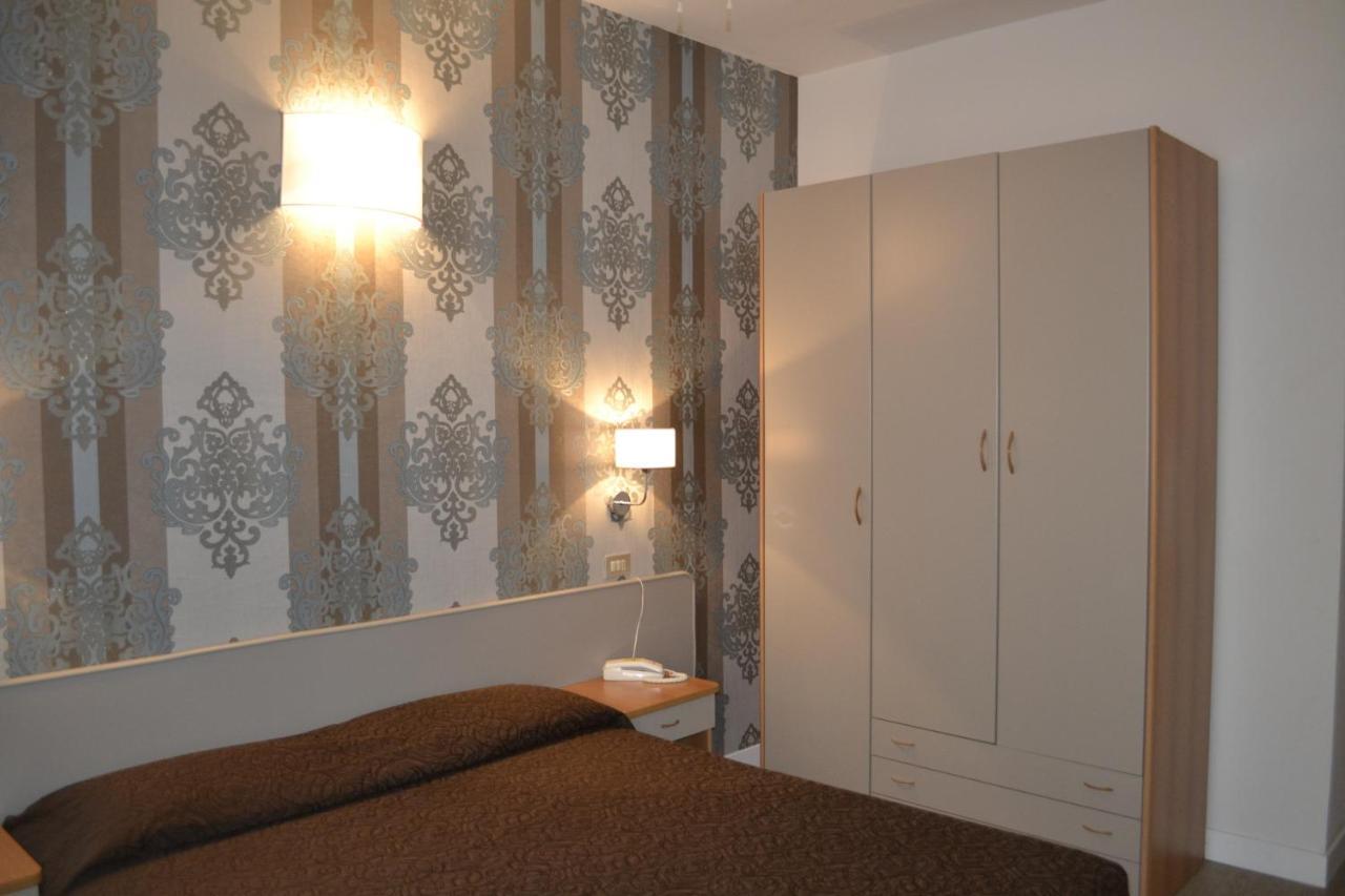 Hotel Ermeti B&B Brunch Riccione Dış mekan fotoğraf